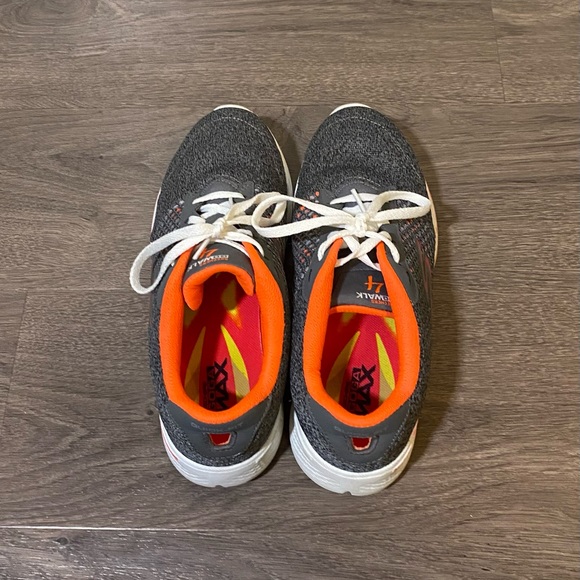 Skechers Go Walk Size 6 Runners - Picture 2 of 3